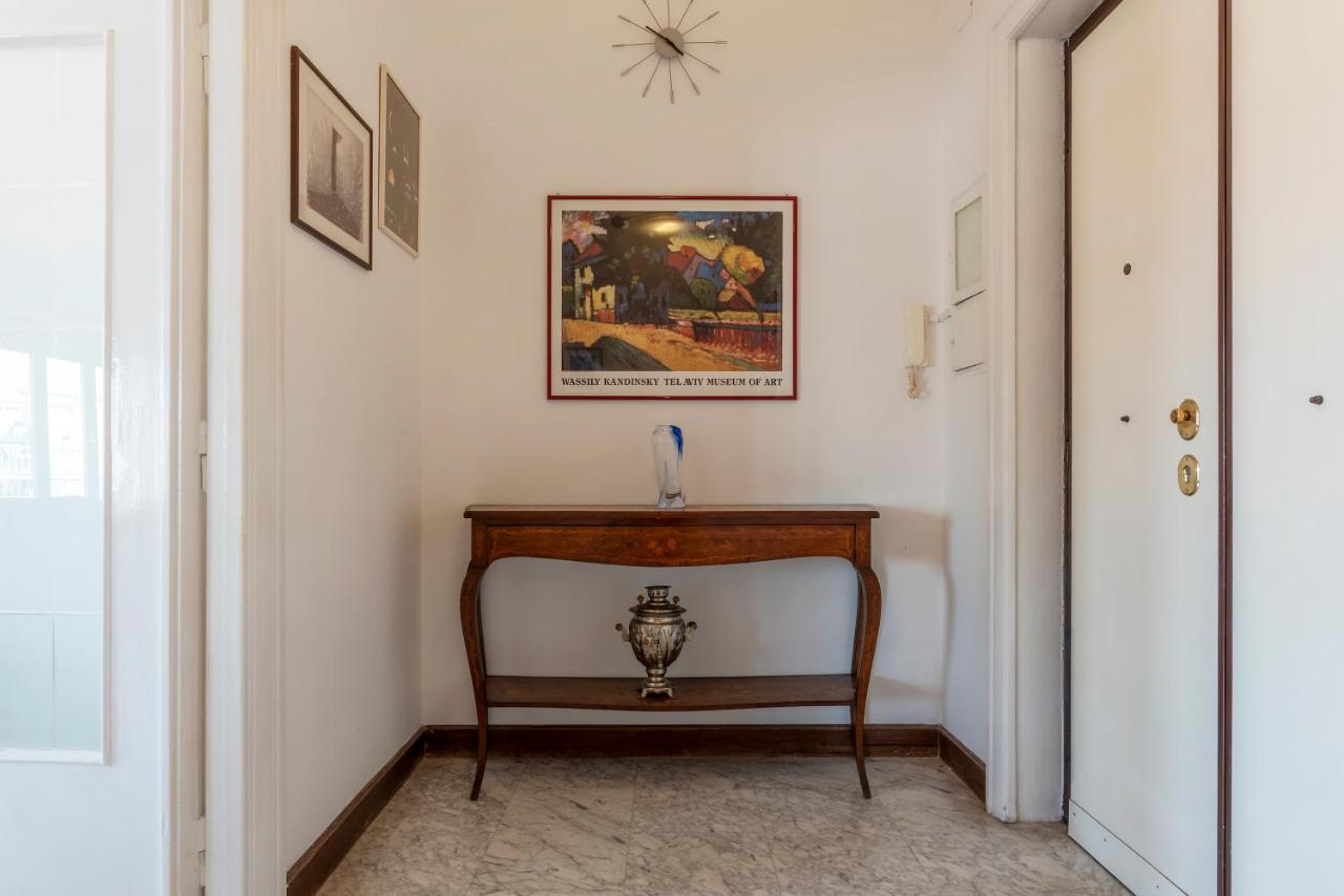 Roomy And Bright Apartment With Terrace Rome Exterior photo