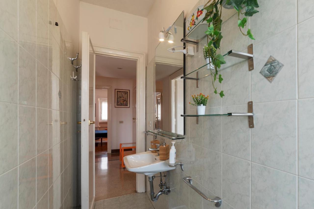 Roomy And Bright Apartment With Terrace Rome Exterior photo